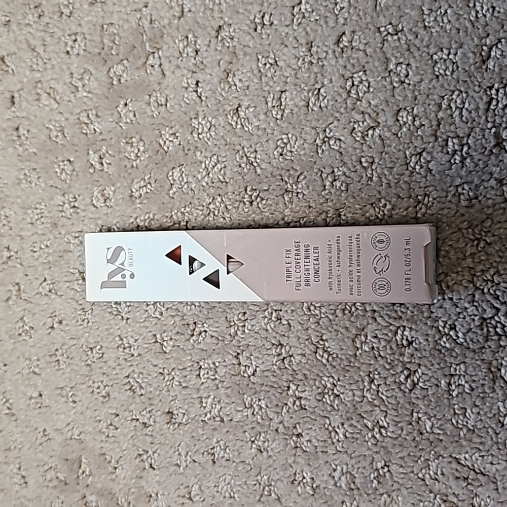 NEW LYS Beauty Triple Fix Concealer
